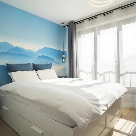 Superb With Sunny Terrace Apartment *